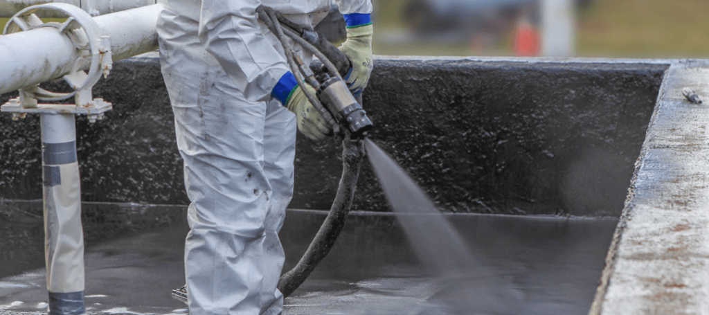 Applicator applying polyurea coating