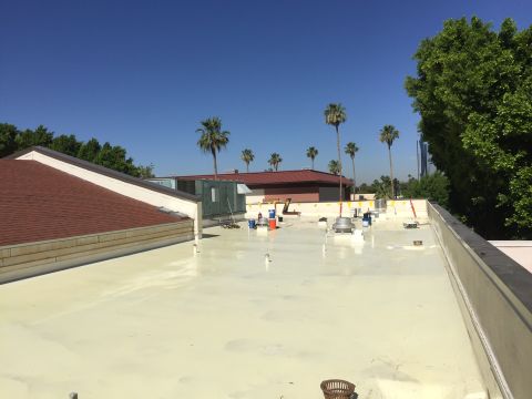 Seamless spray foam roofing application